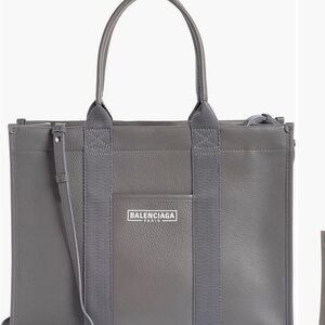 Balenciaga
Hardware Leather Tote